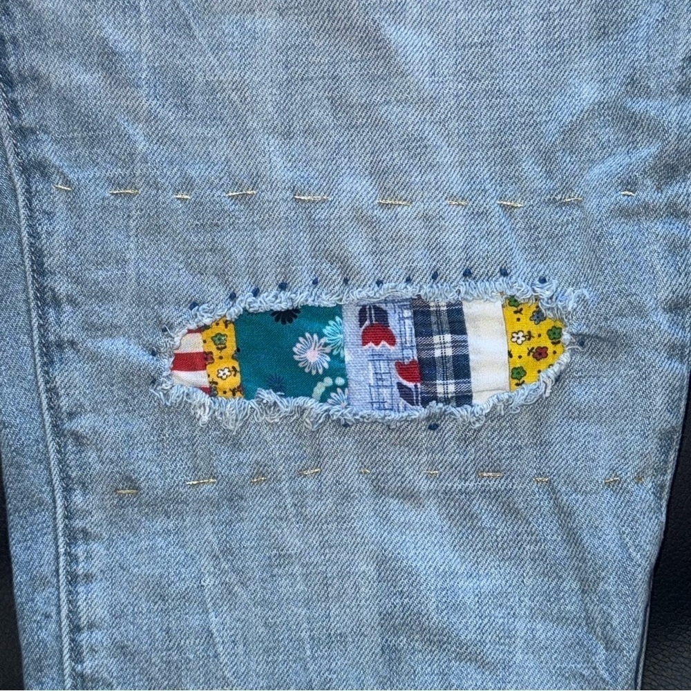 GAP Blue Boyfriend Jeans Relaxed Fit Distressed - Picture 5 of 6